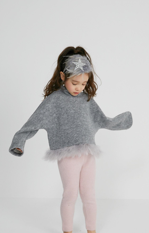 
            
                Load image into Gallery viewer, Our Petite Hailey Accessories are stunning! These feather headbands are the perfect touch for your budding fashionista. They match all of our dresses in the collection and come in four colors. The glitter shaped star sits on top of a wide feather extending throughout the headpiece
            
        