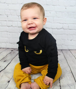 The Dragon 2 piece set is for our baby and toddler boys. This set includes a long sleeve shirt (not sweatshirt) and elastic waist pants. Perfect style for heading into the Halloween season.